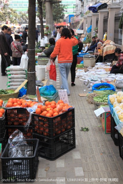 上海と無錫 撮影: 2012年3月~4月 1204050454 路上販売・野菜 撫順路 photo